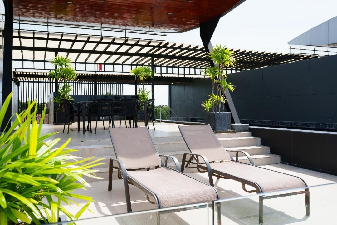 Aqua Villa Rawai Exterior photo